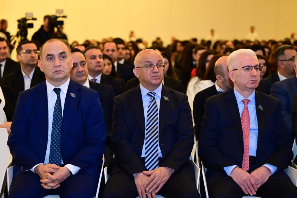 Forumun ilk paneli: "Mədəniyyət və hüquq" 