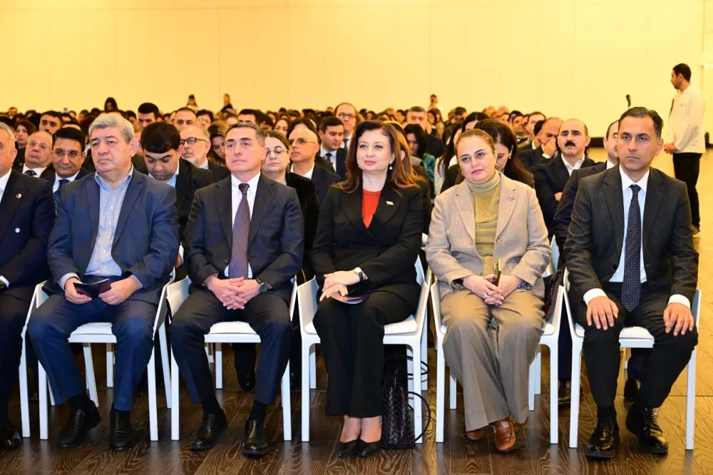 Forumun ilk paneli: "Mədəniyyət və hüquq" 