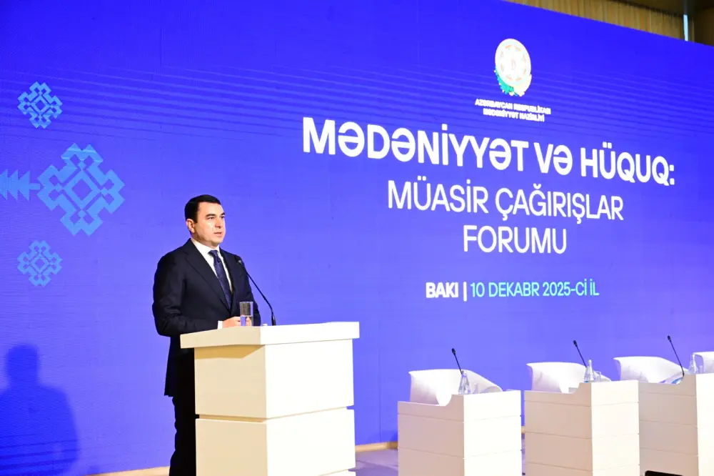 Forumun ilk paneli: "Mədəniyyət və hüquq" 
