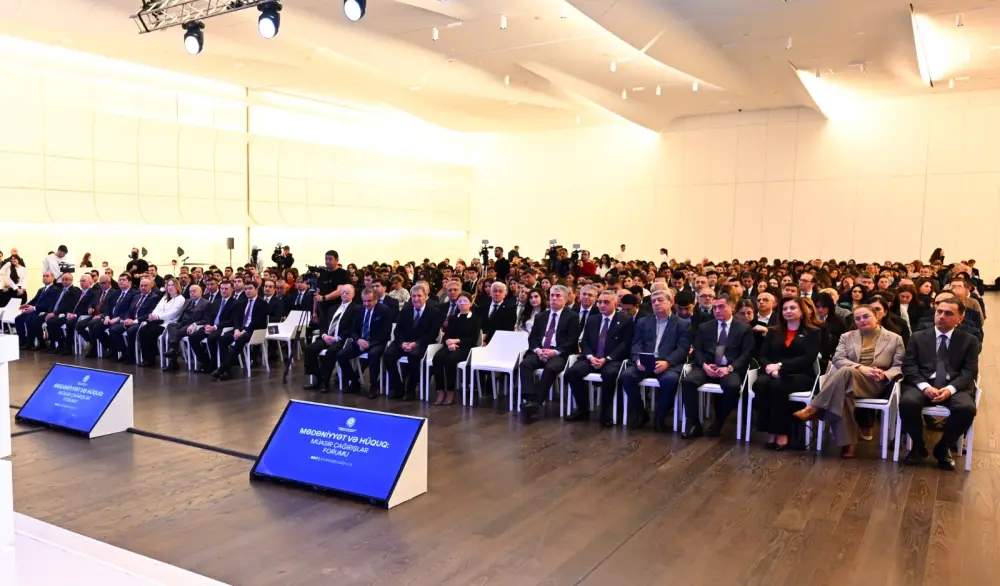 Forumun ilk paneli: "Mədəniyyət və hüquq" 