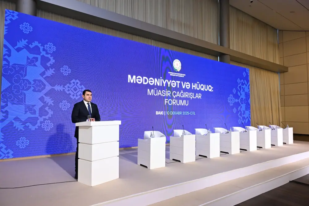 Forumun ilk paneli: "Mədəniyyət və hüquq" 