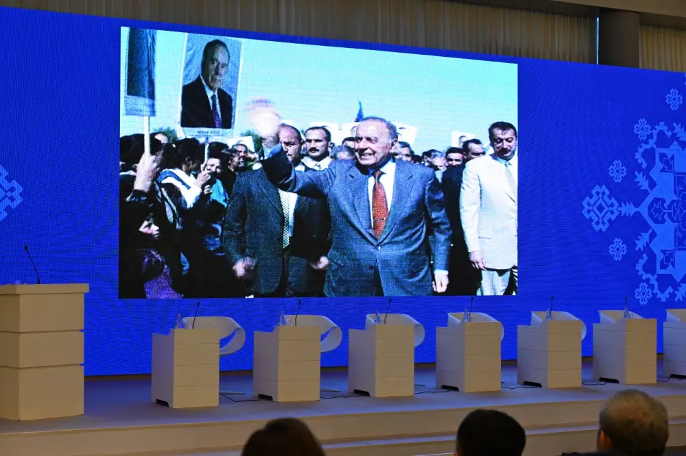 Forumun ilk paneli: "Mədəniyyət və hüquq" 