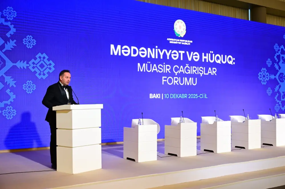 Forumun ilk paneli: "Mədəniyyət və hüquq" 