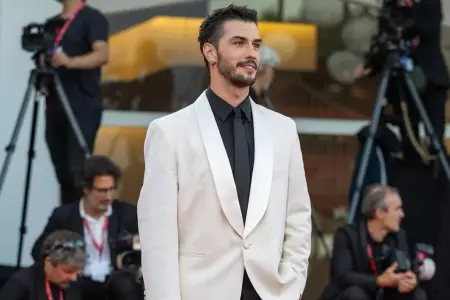 Göz yaşları içində mükafat aldı 