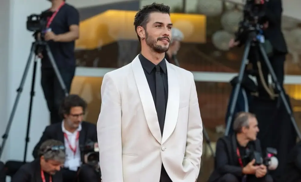 Göz yaşları içində mükafat aldı 