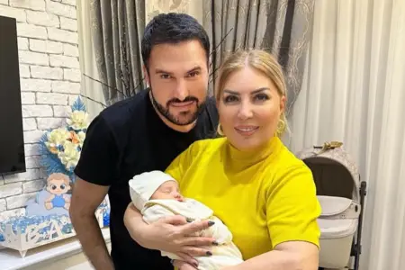 Nadir yeni doğuıan nəvəsi və xanımı ilə…