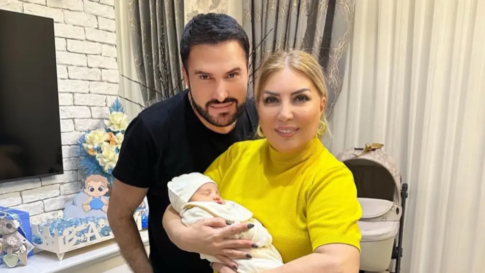 Nadir yeni doğuıan nəvəsi və xanımı ilə…