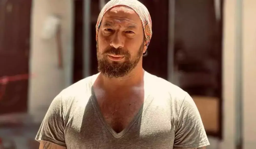 Kamran xanımı ilə oğullarının fotosunu paylaşdı