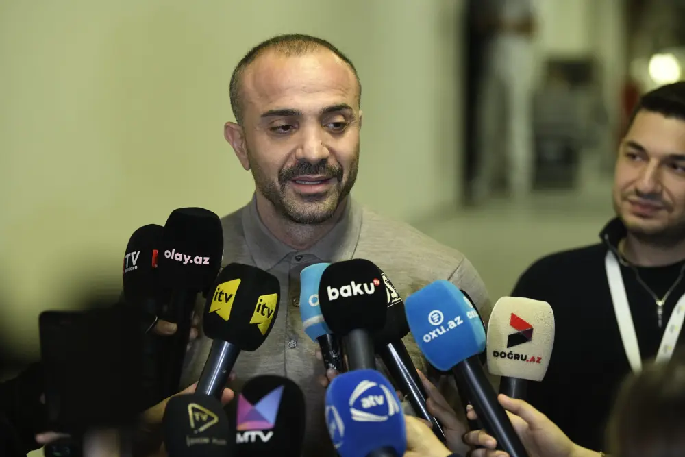 Demet Akalın Bakıda konsert verdi