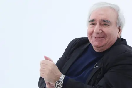 “Səksənə çatanda səksənir hamı” - Ramiz Rövşən 80 yaşına şeir yazdı