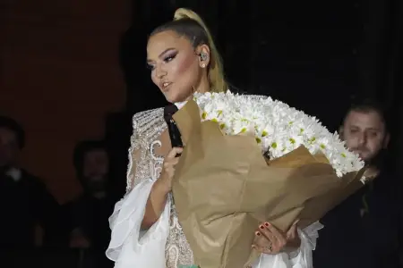 Demet Bakı konsertindən paylaşım etdi