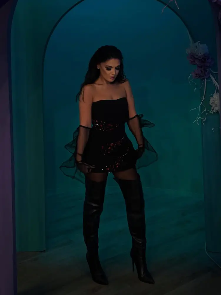 Natavanın qara “look”u