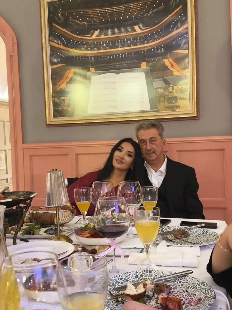 Sənətçilər onun ad gününə toplaşdılar