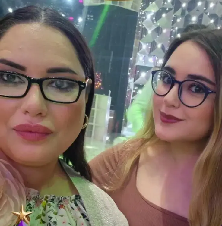 Aytən Səfərova qızı ilə...