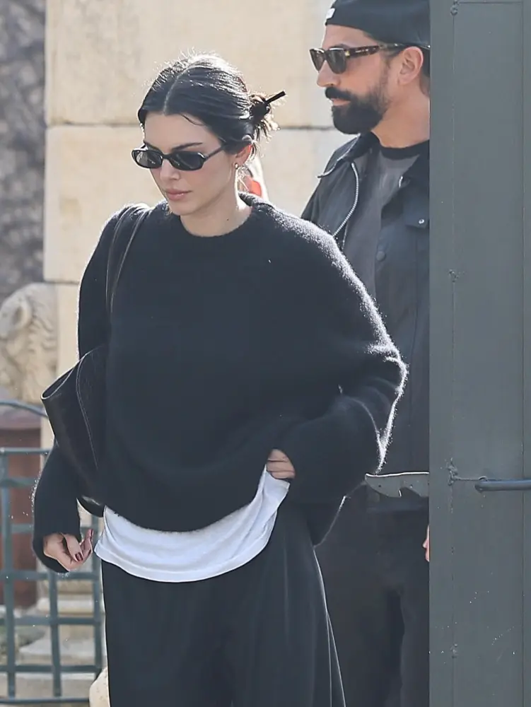 Kendal bu dəfə onunla görüntüləndi