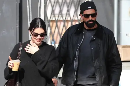 Kendal bu dəfə onunla görüntüləndi