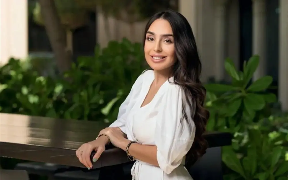 Leyla Əliyeva Nüsrət Kəsəmənlinin şeirini səsləndirdi