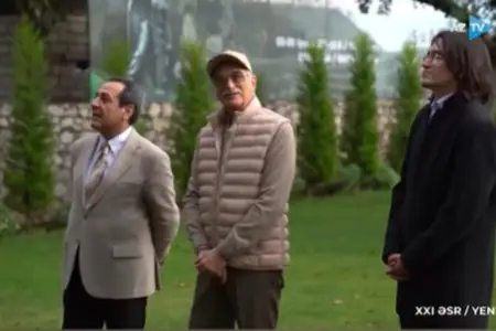 Polad Bülbüloğlu oğlu ilə birlikdə Şuşadakı bağında - Video