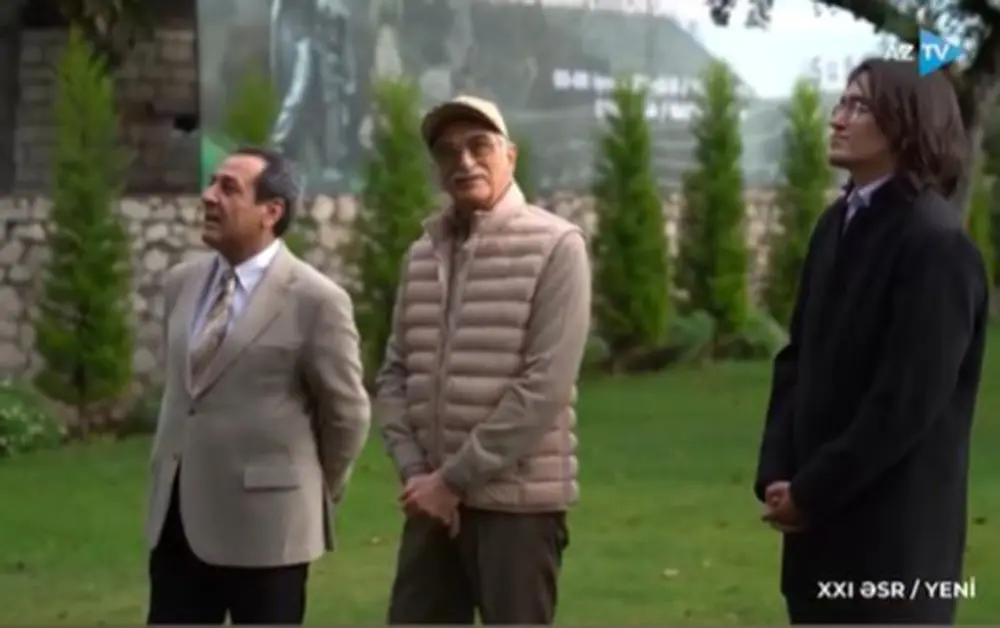 Polad Bülbüloğlu oğlu ilə birlikdə Şuşadakı bağında - Video