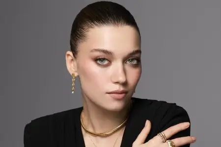 Afra dünyaca məşhur brendin siması oldu