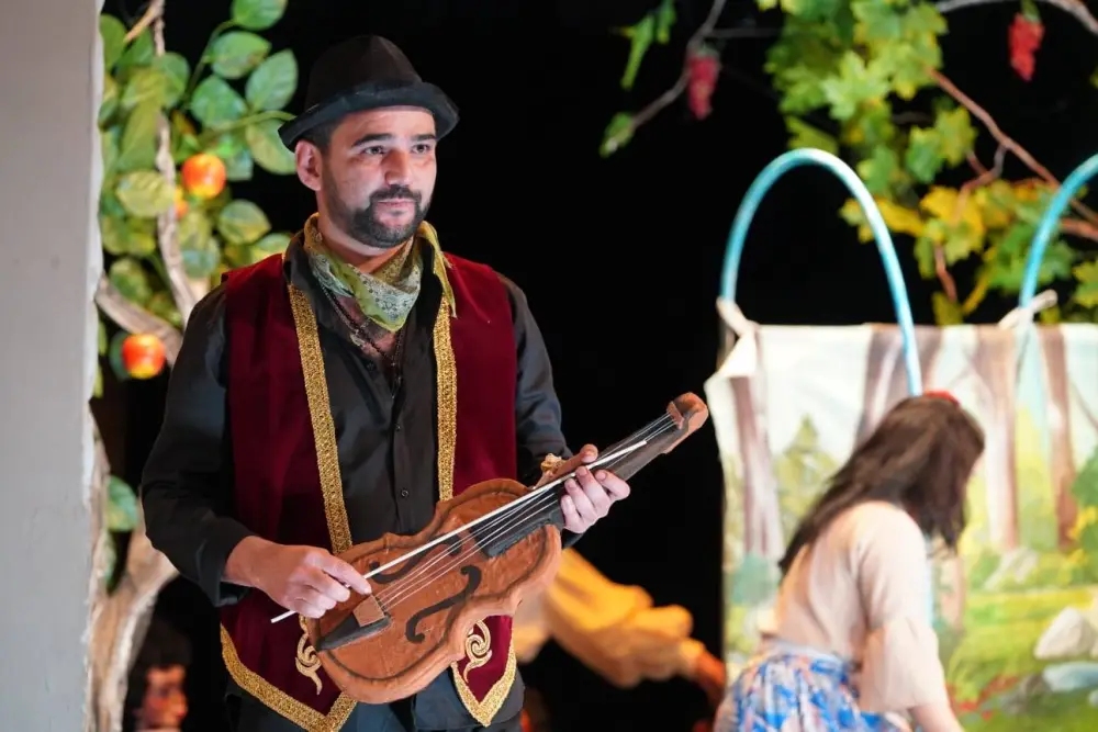 Kukla səhnəsinin “Qaraca qız”ı 