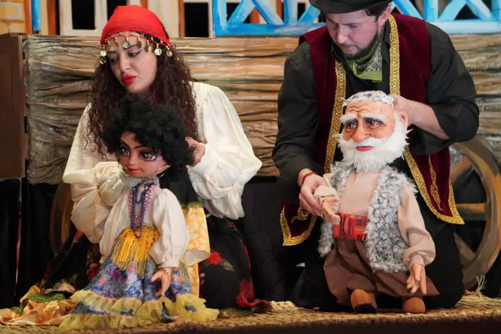 Kukla səhnəsinin “Qaraca qız”ı 