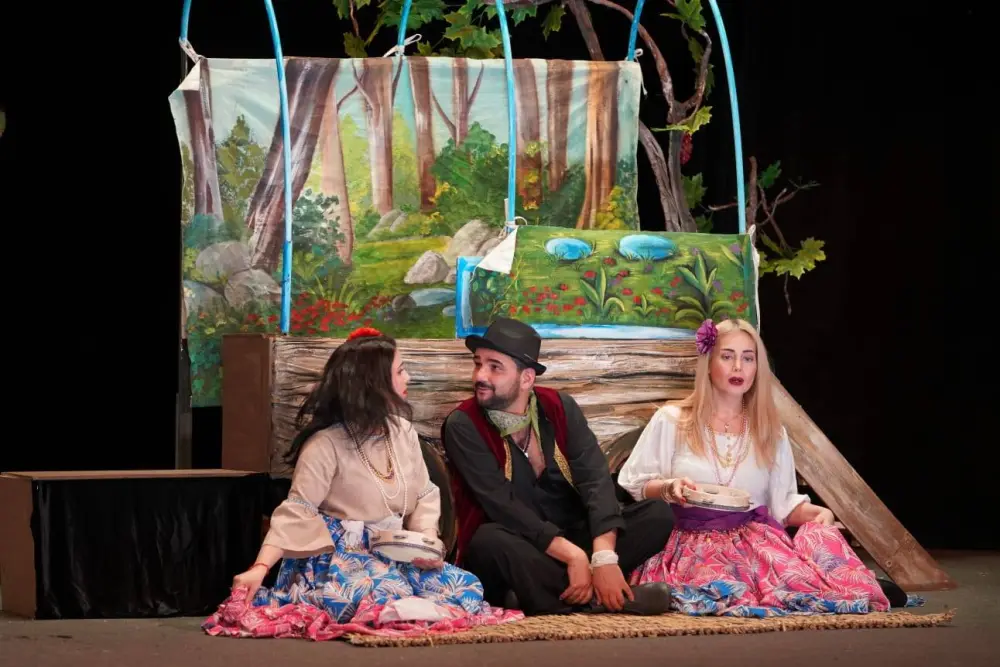 Kukla səhnəsinin “Qaraca qız”ı 