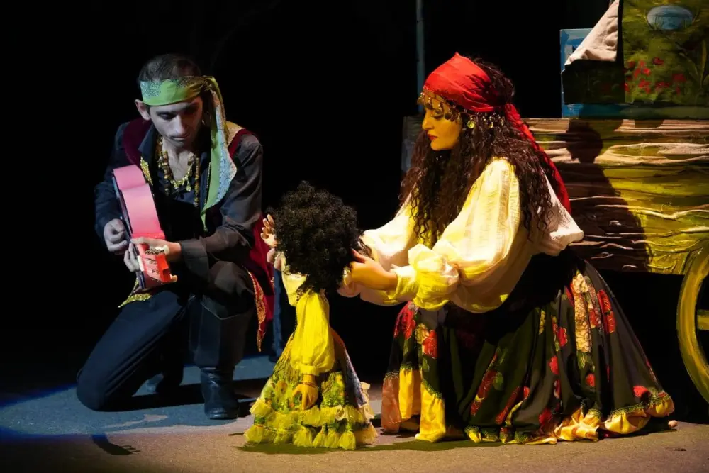 Kukla səhnəsinin “Qaraca qız”ı 