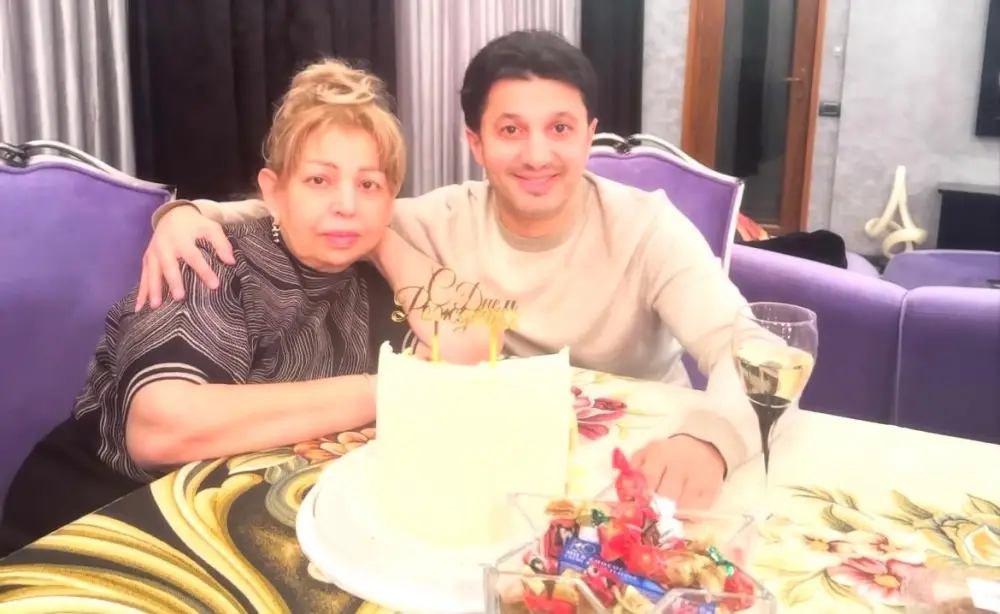 Xəyyam anasının ad gününü belə təbrik etdi