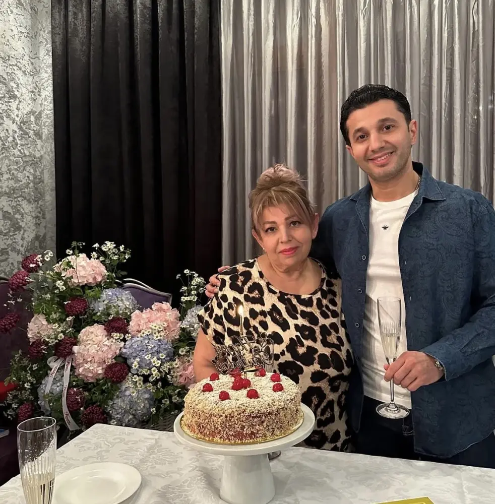 Xəyyam anasının ad gününü belə təbrik etdi