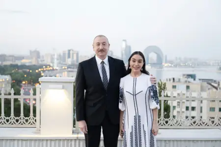 “Əziz ata, ad günün mübarək”