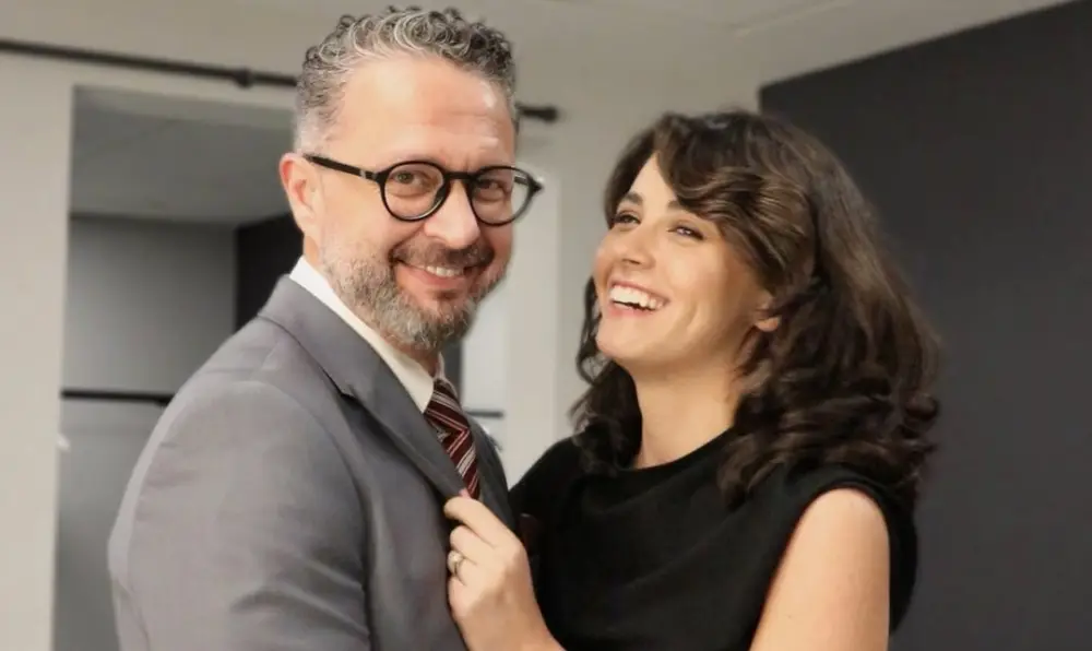 Məşhur aparıcı sevgilisinə evlilik təklif etdi