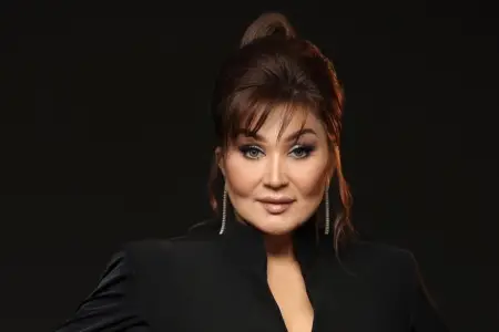 Mədəniyyət naziri Nazpəri Dostəliyevanı təbrik etdi