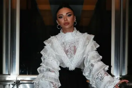 Klipinin səhnə arxası görüntülərini paylaşdı