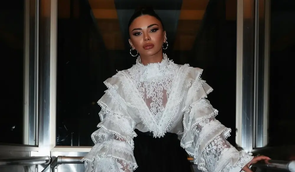 Klipinin səhnə arxası görüntülərini paylaşdı