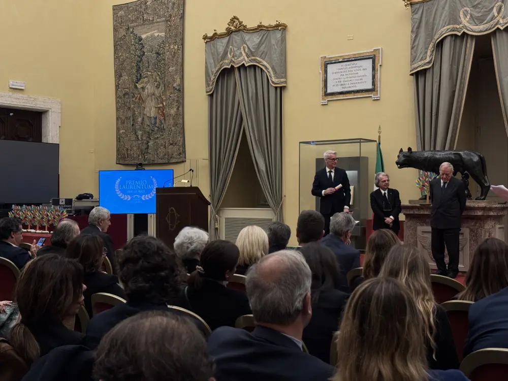 Heydər Əliyev Fondu İtaliyanın “Laurentum” mükafatı ilə təltif olundu - Fotolar