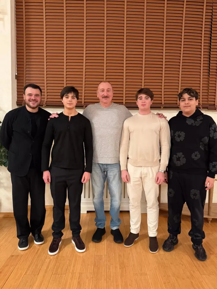 Emin Prezidentin ad günündən foto paylaşdı