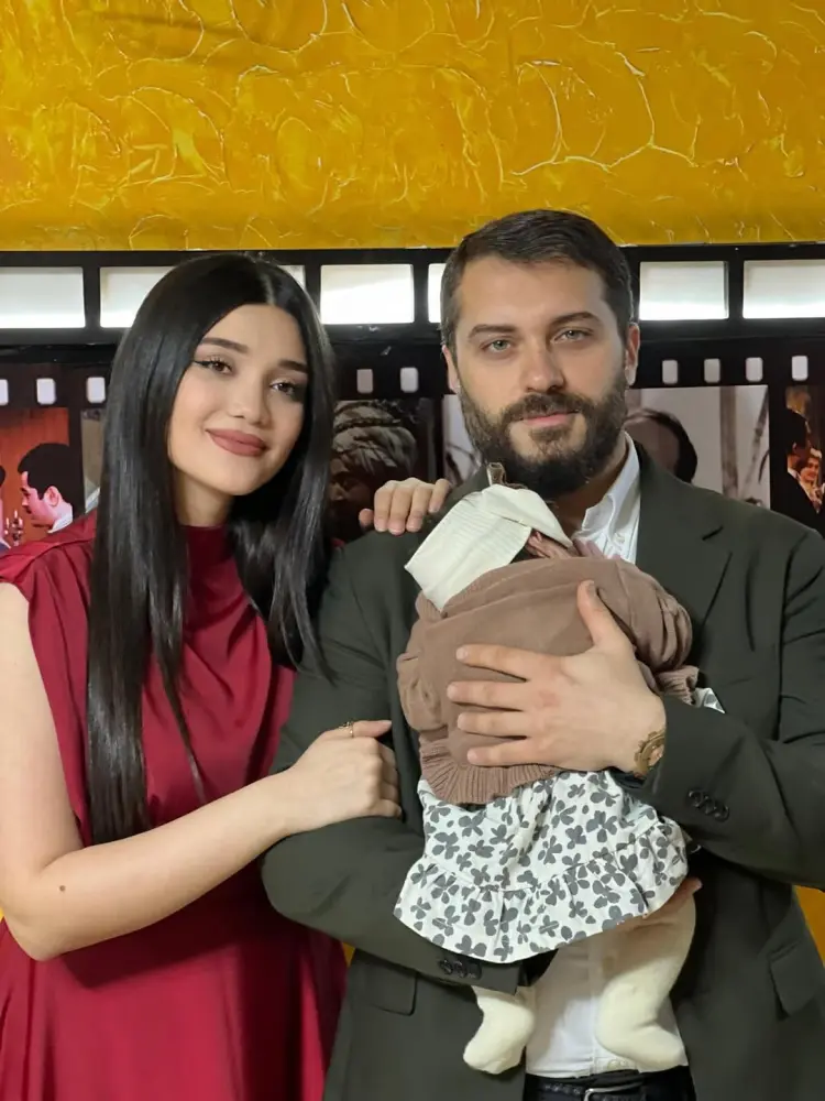 Yeni doğulan qızları ilə paylaşım etdilər