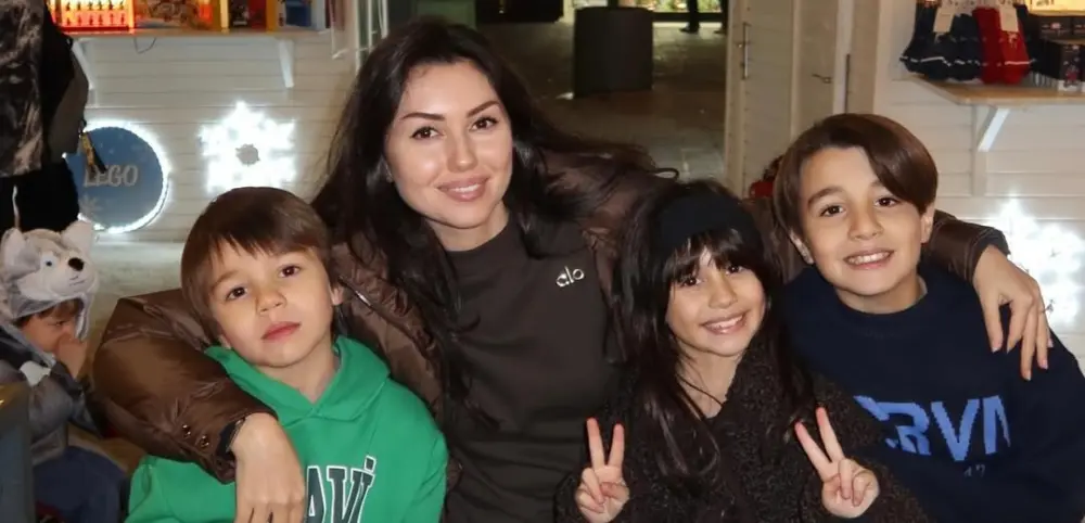 Safura övladları ilə