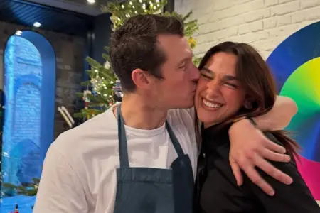 Dua Lipa Miladı belə qeyd etdi