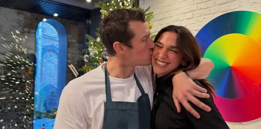 Dua Lipa Miladı belə qeyd etdi