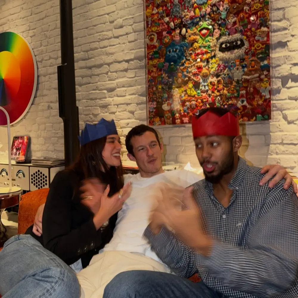 Dua Lipa Miladı belə qeyd etdi