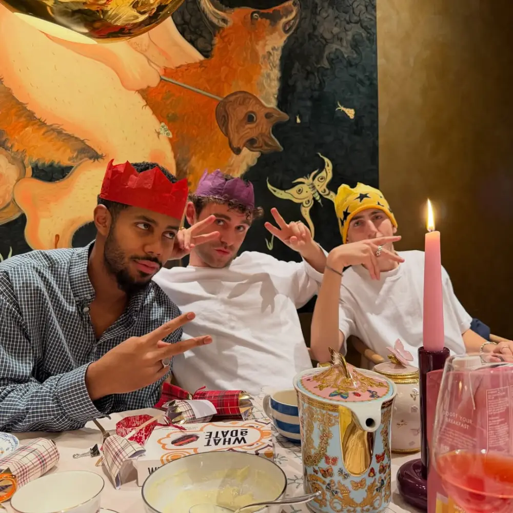 Dua Lipa Miladı belə qeyd etdi