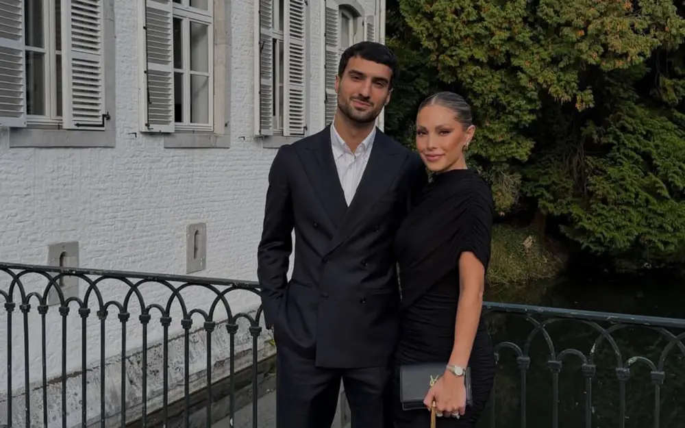 Mahir sevgilisi ilə...