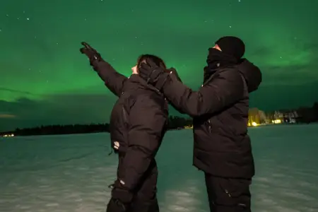 Arda Güler sevgilisi ilə şimal işıqlarını izlədi