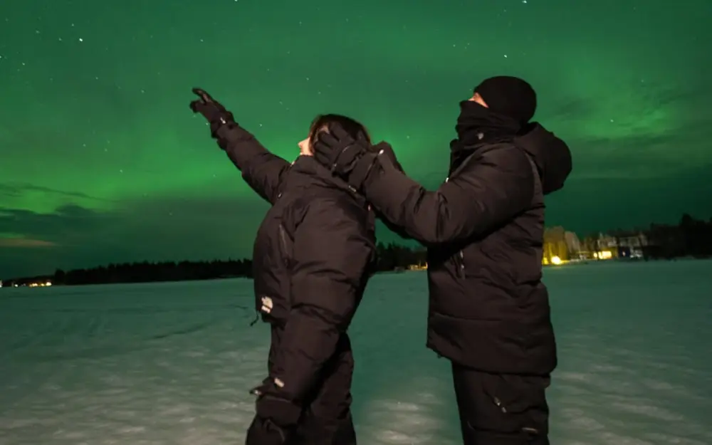 Arda Güler sevgilisi ilə şimal işıqlarını izlədi