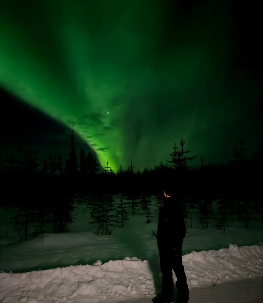 Arda Güler sevgilisi ilə şimal işıqlarını izlədi
