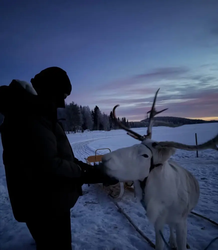 Arda Güler sevgilisi ilə şimal işıqlarını izlədi