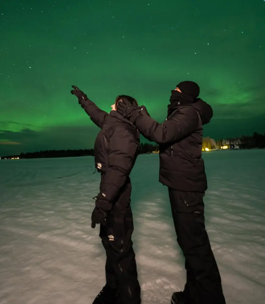 Arda Güler sevgilisi ilə şimal işıqlarını izlədi