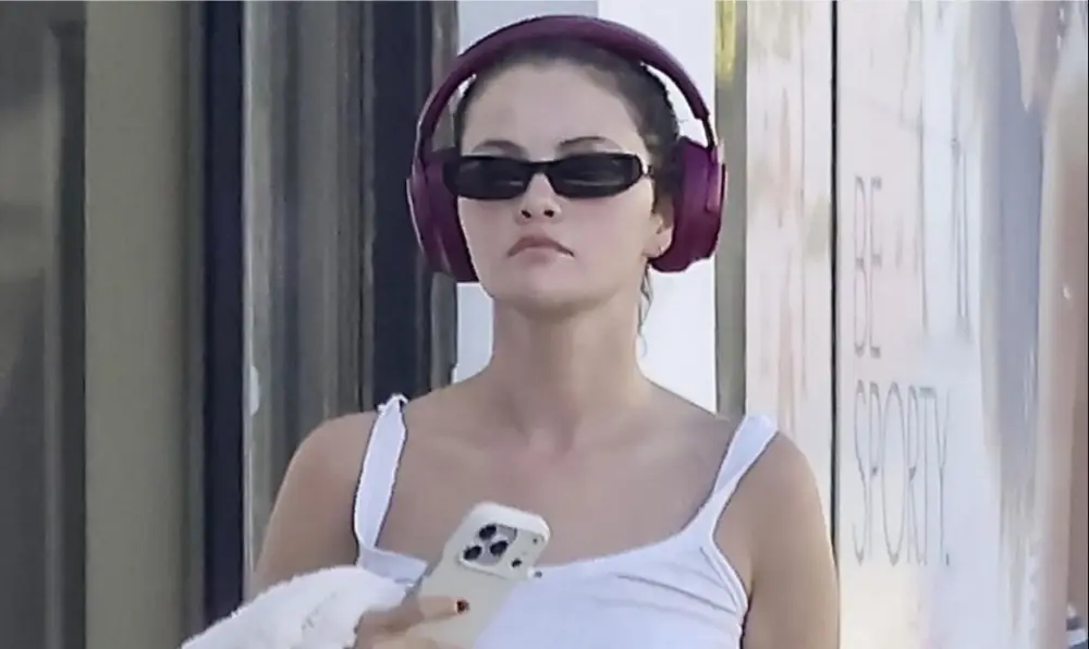 Selena paparazzilərin obyektivində